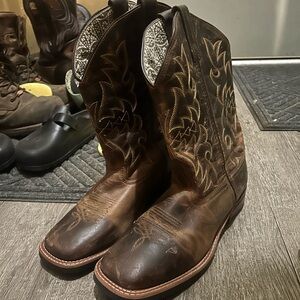 Laredo cowgirl boots. Size 10 worn once purchased from boot barn